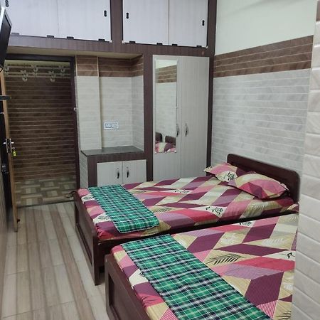 Auberge de jeunesse Sri Vari Residency à Vellore Extérieur photo