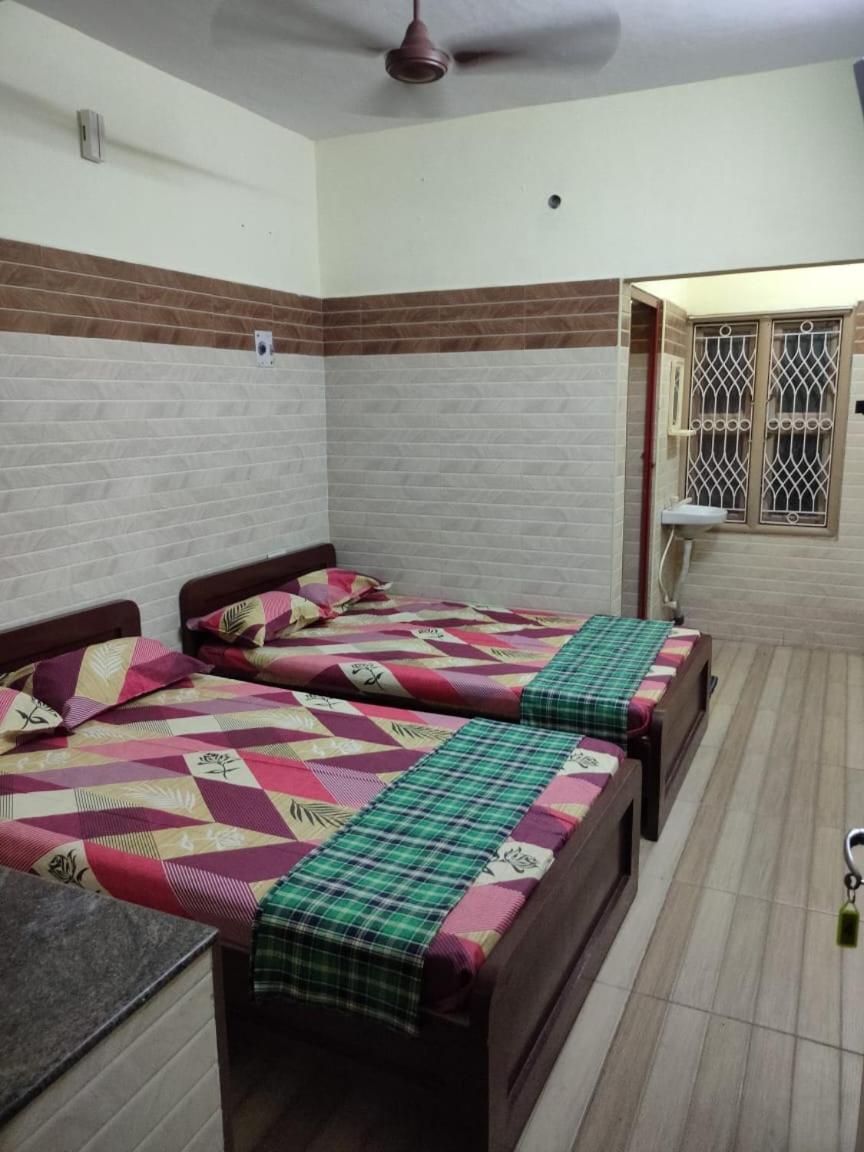 Auberge de jeunesse Sri Vari Residency à Vellore Extérieur photo