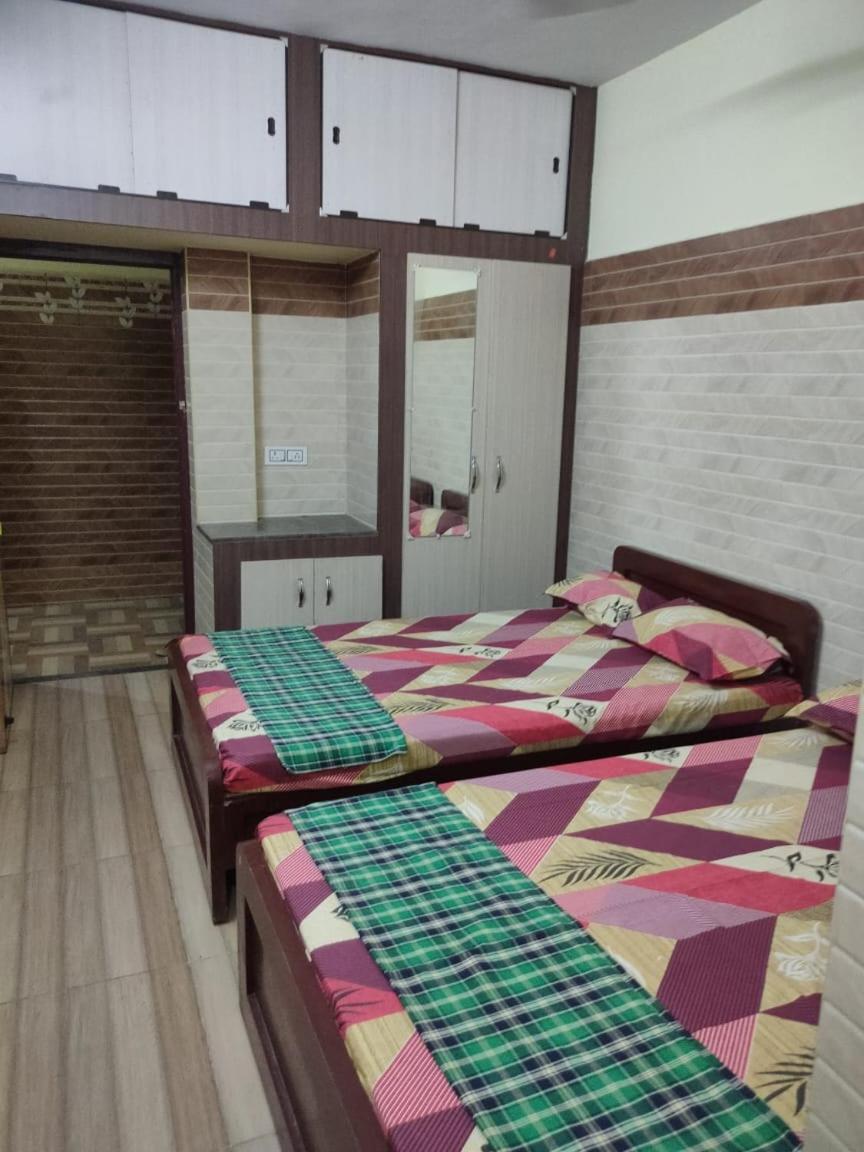 Auberge de jeunesse Sri Vari Residency à Vellore Extérieur photo
